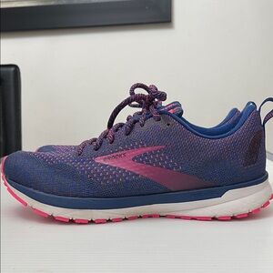 BROOKS REVEL 4 RUNNING SNEAKERS WOMENS SIZE 9